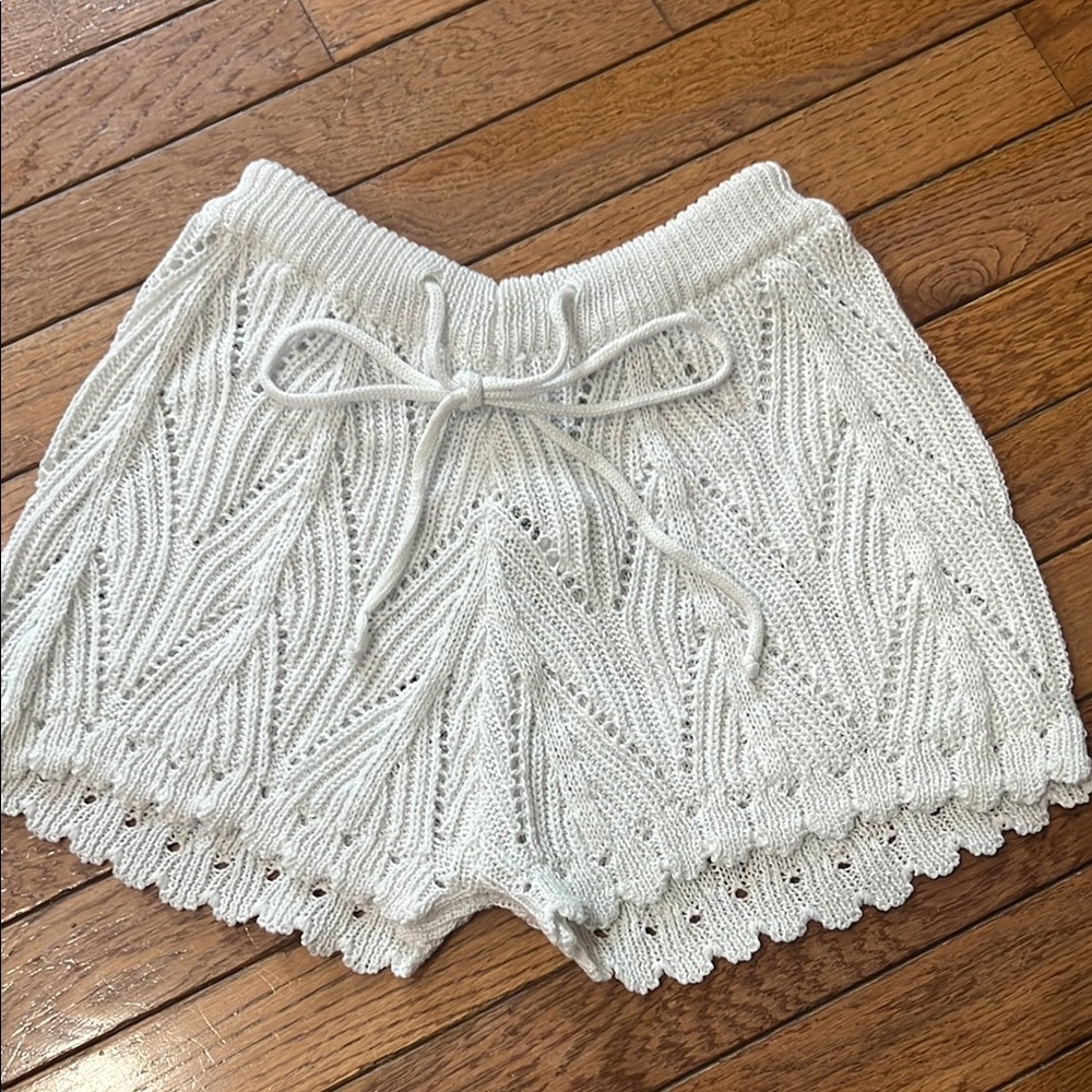 High Waist White Knit Shorts with Scalloped Trim